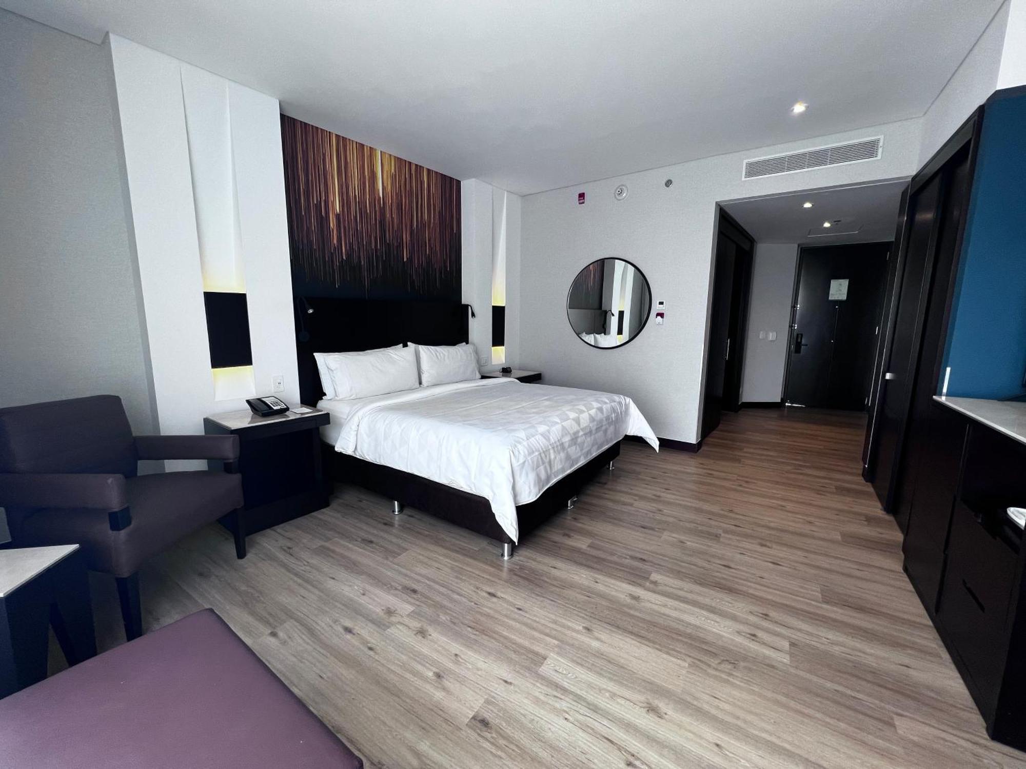 Holiday Inn Bogota Airport By Ihg Екстер'єр фото